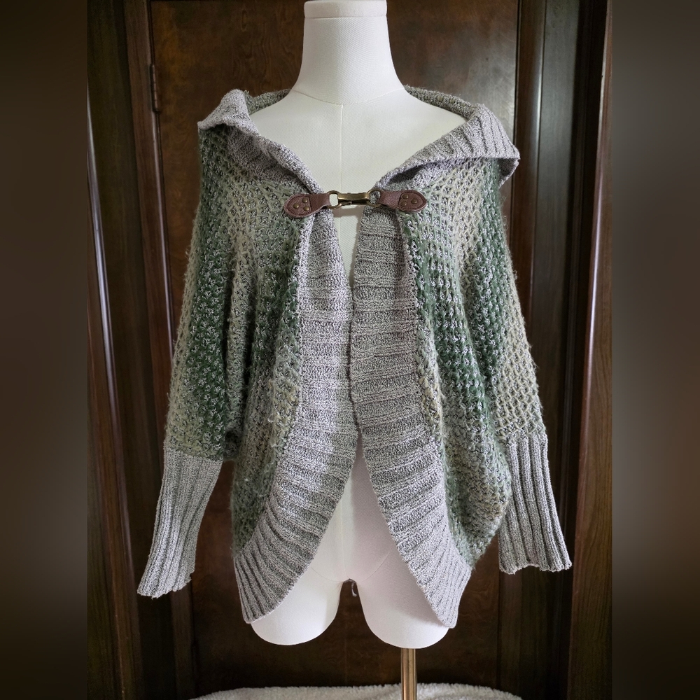 Simply Noelle Gray and Green Cardigan